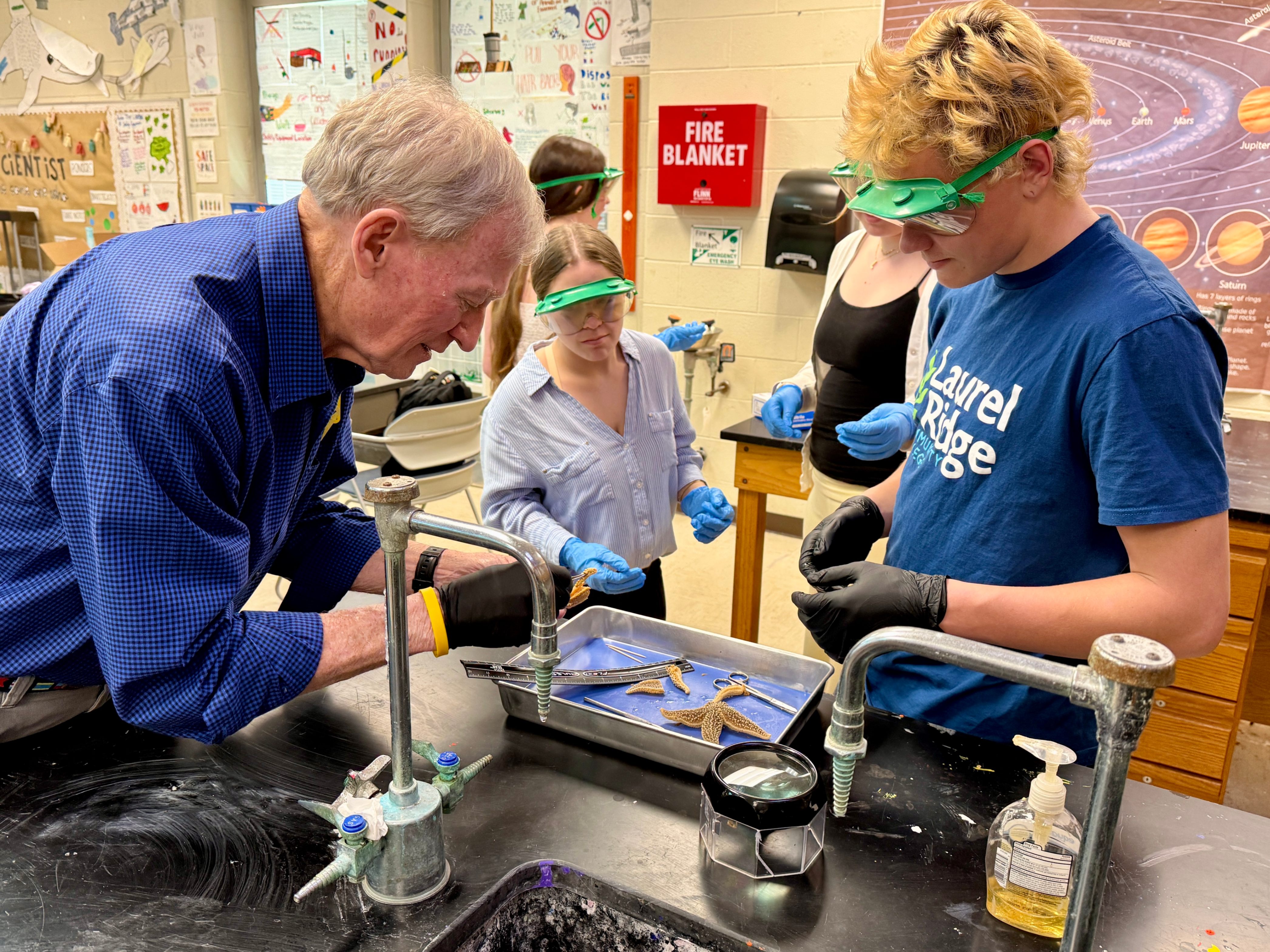 SJHS Students Perform Sea Star Dissections
